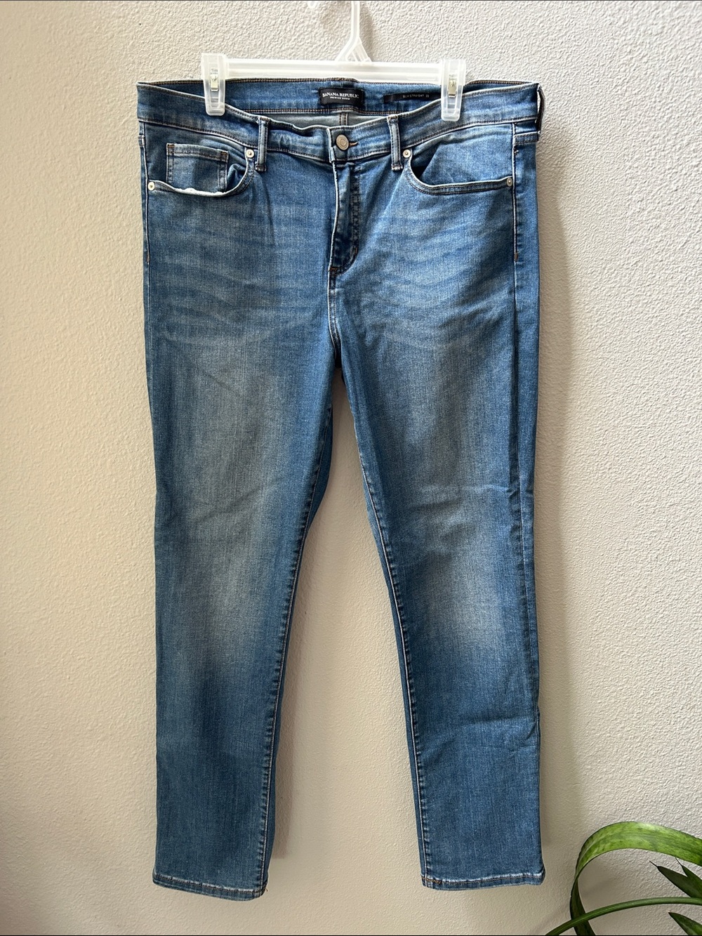 Banana Republic Slim Straight Jeans 33
